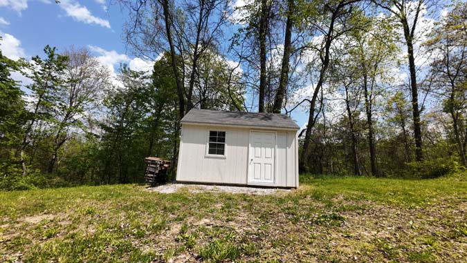 Insulated heated outbuilding on Ohio hunting tract