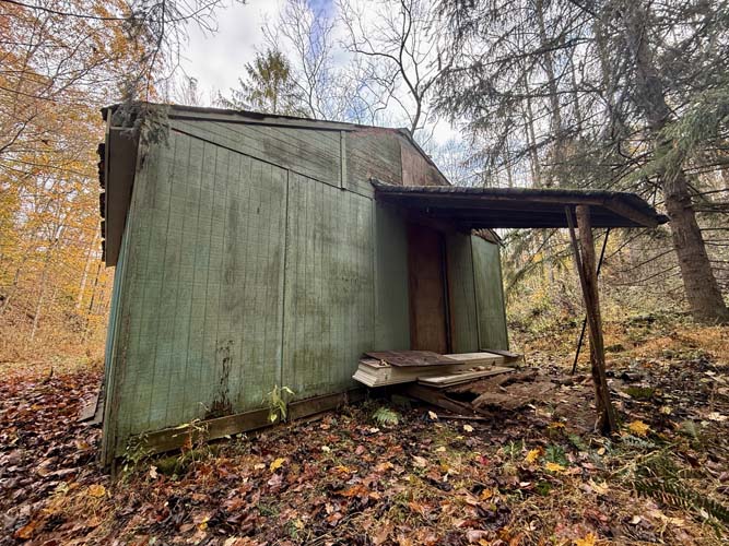Timbered ridge ideal for hunting and recreation