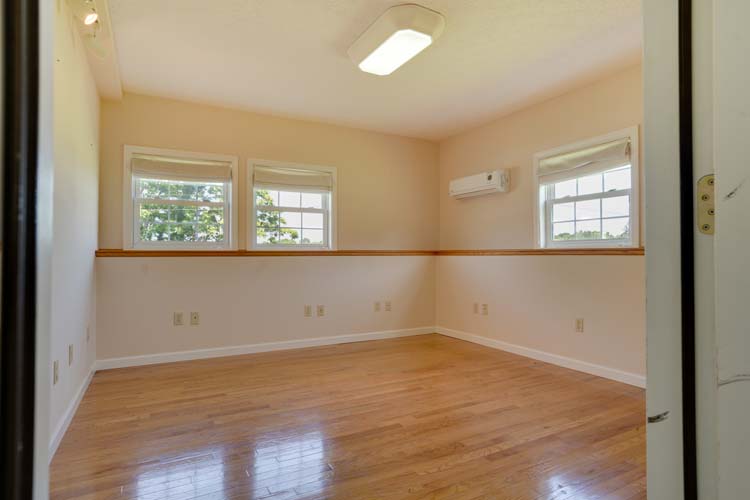 Finished basement with entertainment area