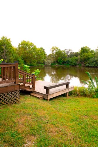 Log-style cabin with private pond in Ohio