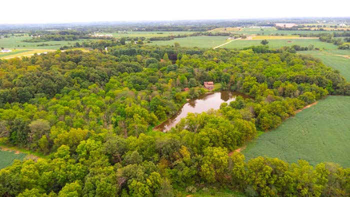 Furnished 2-bedroom cabin with walkout deck and pond view