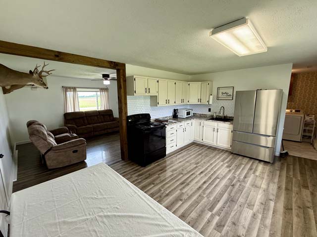 Second bedroom perfect for guests or office